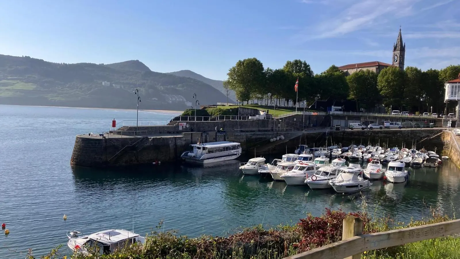 Duplex 122M2, 4 Dormitorios, 2 Banos Completos, Wifi 1Gb Mundaka 0*,  Spain