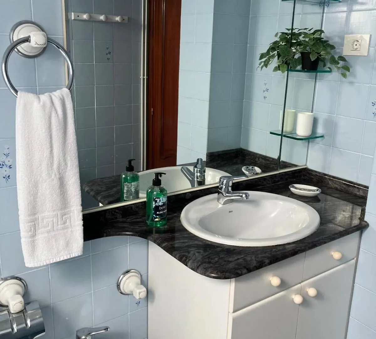 Duplex 122M2, 4 Dormitorios, 2 Banos Completos, Wifi 1Gb Mundaka